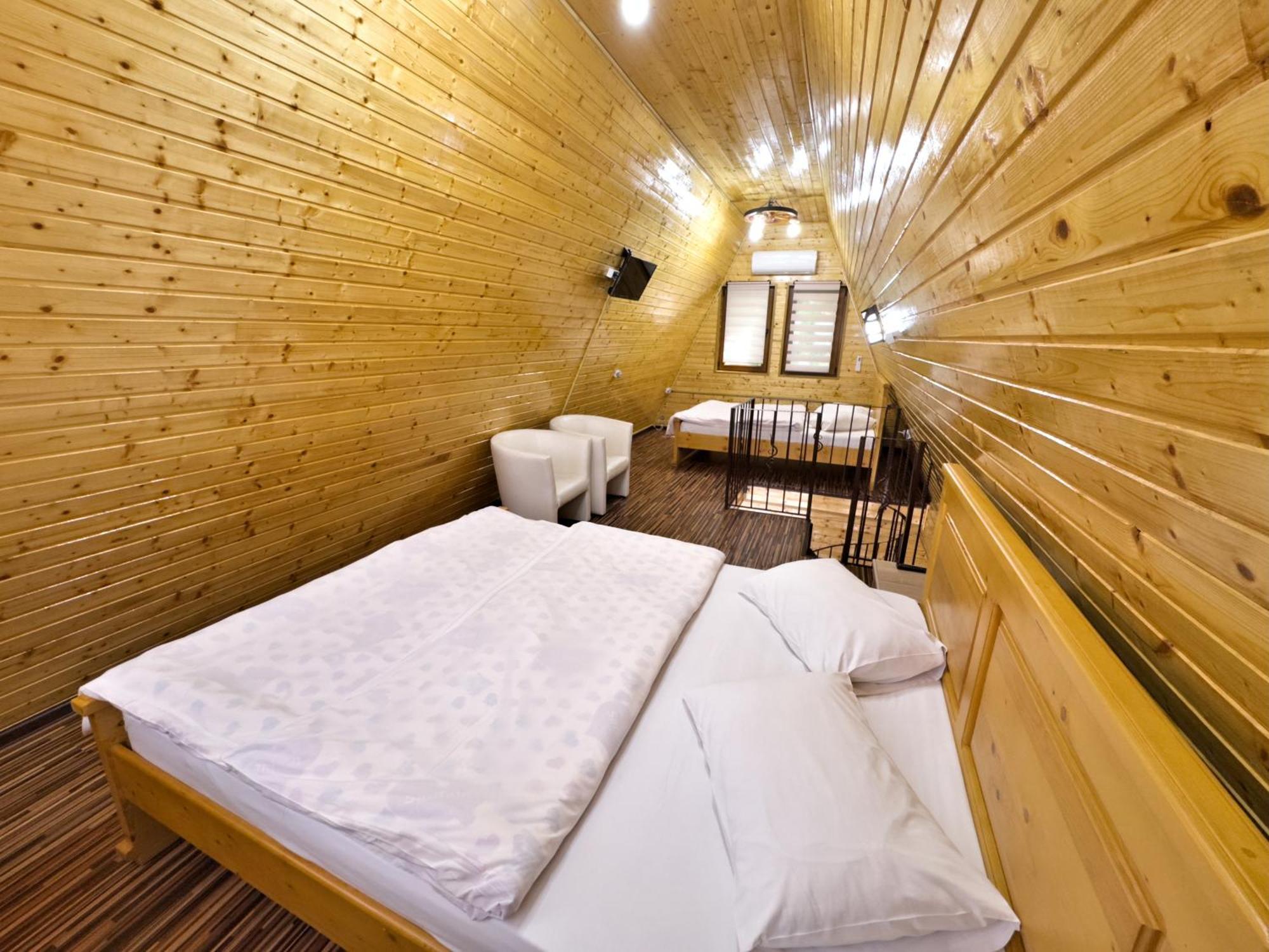 La Maria Si Ioana Apartment Curtea De Arges Room photo